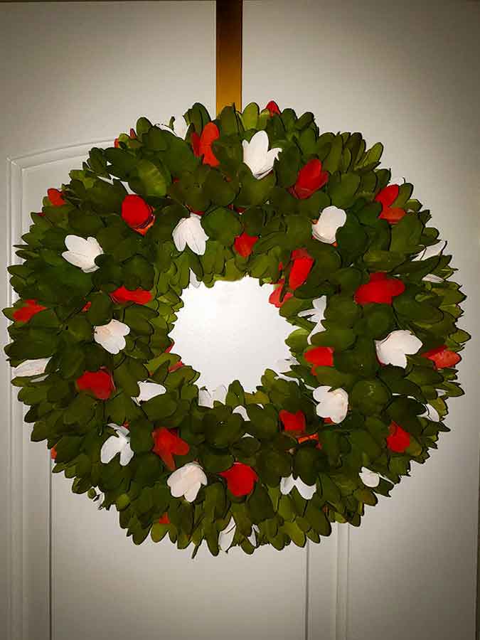 Green, red, white wreath